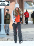 Elle Macpherson Out For A Stroll In Aspen 