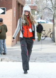 Elle Macpherson Out For A Stroll In Aspen 