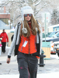 Elle Macpherson Out For A Stroll In Aspen 