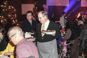 19. Weihnachtsessen fuer Obdachlose und Beduerftige von Frank Zander im Estrellhotel in Berlin am 23.12.2013