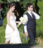 Justin Bartha Weds Lia Smith In Oahu 