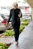 Gwen Stefani shows her Pregnancy Glow after an Acupuncture Appointment