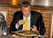 Bill de Blasio enjoys a pizza with friends