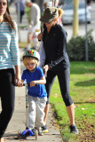 Naomi Watts & Son Shopping At The Brentwood Farmers Market 