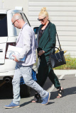 Pregnant Gwen Stefani wraps up another business meeting