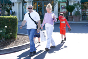 Britney Spears turns her back on her crying son
