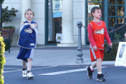 Britney Spears turns her back on her crying son