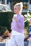 Britney Spears turns her back on her crying son