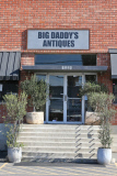 Taylor Swift shops for antiques at Big Daddy's 
