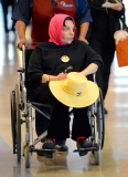 Liza Minnelli Rides A Wheelchair Through LAX