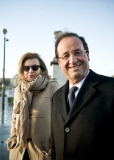Exclusive. President Hollande And Valerie Trierweiler Strolling At Trocadero - Paris
