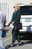 Pregnant Gwen Stefani wraps up another business meeting