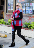 Gwen Stefani Covers Big Baby Bump In Colorful Maternity Sweater 