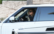 EXCL Khloe Kardashian points at a deer 