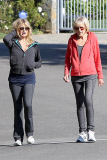 Goldie Hawn maintains her fit figure at age 68!