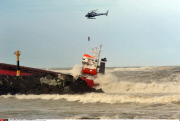 Anglet Spanish freighter Luno hits the breakwater and is split in half near Bayonne