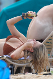*EXCLUSIVE* LeAnn Rimes grabs a bite while soaking up the Sun **MUST CALL FOR PRICING**