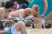 *EXCLUSIVE* LeAnn Rimes grabs a bite while soaking up the Sun **MUST CALL FOR PRICING**