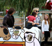 EXCLUSIVE - Charlize Theron and Sean Penn visit the petting zoo