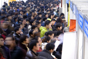 Graduates Line Up Hundred Meters For Jobs In Zhengzhou