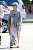 Elsa Pataky and her Unborn Twins go out for a Grocery Run