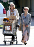 Elsa Pataky and her Unborn Twins go out for a Grocery Run