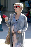 Elsa Pataky and her Unborn Twins go out for a Grocery Run