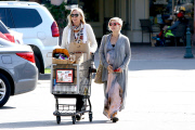 Elsa Pataky and her Unborn Twins go out for a Grocery Run