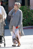 Elsa Pataky and her Unborn Twins go out for a Grocery Run