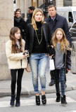 KATE MOSS STROLLING WITH LILA GRACE IN PARIS