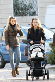MICHELLE HUNZIKER AND DAUGHTER GO TO THE PARK