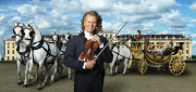 Fotomontage: Andre Rieu vor dem Schloss Schönbrunn in Wien
