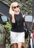 Reese Witherspoon looks cute for a meeting