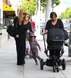 Rachel Zoe takes her boys out to lunch  Pt 2