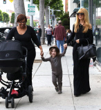 Rachel Zoe takes her boys out to lunch  Pt 2