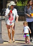 Pregnant Elsa Pataky And Daughter India Spotted Out In Malibu 