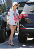 Chris Hemsworth's pregnant wife Elsa Pataky hits Malibu  Pt 2