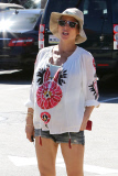Chris Hemsworth's pregnant wife Elsa Pataky hits Malibu  Pt 2