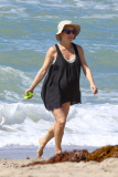 Elsa Pataky enjoys a hot sunny day at beach with daughter India Rose