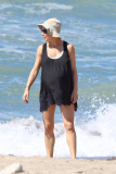Elsa Pataky enjoys a hot sunny day at beach with daughter India Rose