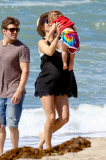 Elsa Pataky enjoys a hot sunny day at beach with daughter India Rose
