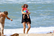 Elsa Pataky enjoys a hot sunny day at beach with daughter India Rose