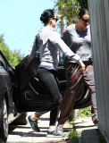 Semi-Exclusive... Katy Perry Stops To Visit A Friend 