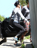 Semi-Exclusive... Katy Perry Stops To Visit A Friend 