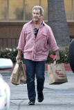 *EXCLUSIVE* Mel Gibson is a Ralphs Shopper