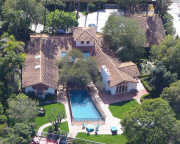 EXCL Sean Penn baby proofing bachelor pad