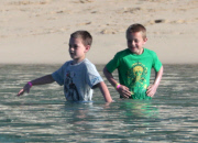 Britney Spears Enjoys A Last Hawaiian Dinner With David & Her Boys 