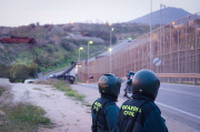 Spain: Hundreds of migrants try to enter Spanish enclave