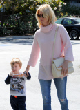 January Jones Takes Her Son To Lunch 