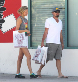PREMIUM EXCL Leonardo Dicaprio and girlfriend stock up on records